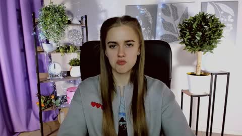 Snapshot of junewoods chatting on April 2026 03:32:02 PM junewoods online show from April 2026 03:32:02 PM