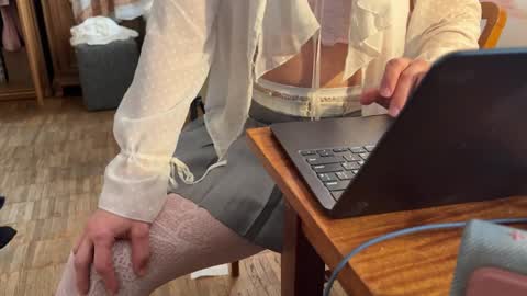 juralen online show from April 2026 12:43:01 PM