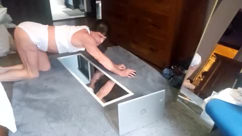 Tohiptwoquit online show from November 2025 07:24:02 PM