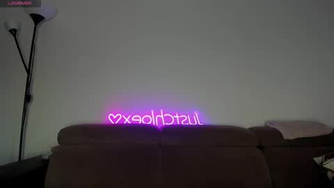 Chloe online show from October 2025 06:00:02 AM