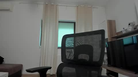 Chloe online show from October 2025 07:01:02 AM