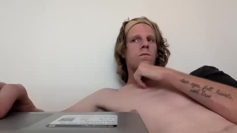 justhavingfun111 online show from October 2025 12:44:02 AM