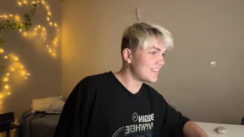 U bf Justin online show from December 2025 04:33:01 PM