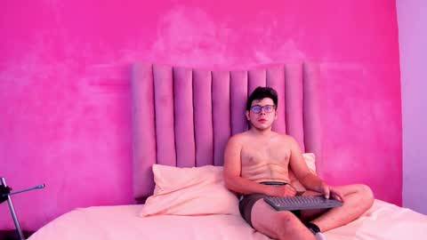 Snapshot of justin_jazmin chatting on December 2025 07:08:02 PM JUSTIN Y JAZMIN online show from December 2025 07:08:02 PM