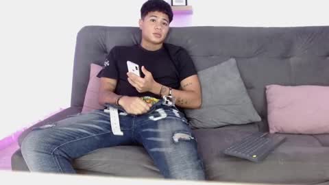 Snapshot of justin_roi chatting on March 2025 12:44:02 PM Jestin online show from March 2025 12:44:02 PM