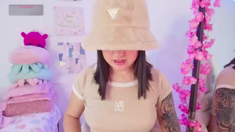 Snapshot of justonecute chatting on September 2025 12:00:02 AM Emy online show from September 2025 12:00:02 AM