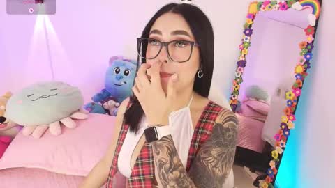 Snapshot of justonecute chatting on November 2025 03:32:02 AM Emy online show from November 2025 03:32:02 AM