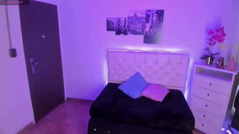 juuli_ross_ online show from February 2026 07:41:01 PM