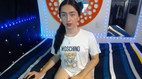 -- kammi -- online show from December 2025 01:34:01 AM