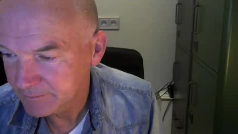 Robbie online show from September 2025 04:56:01 AM