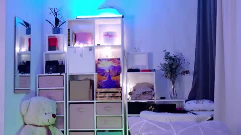 Julia online show from November 2025 02:06:02 AM