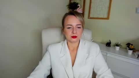 Snapshot of karenenergy chatting on December 2025 06:32:01 AM Karenenergy online show from December 2025 06:32:01 AM