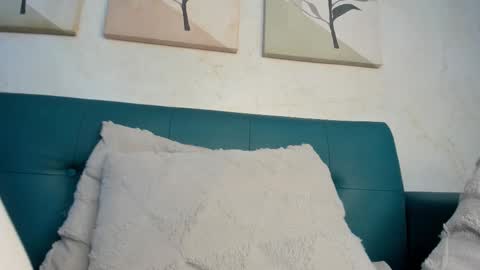 Kari  online show from November 2025 06:52:01 PM