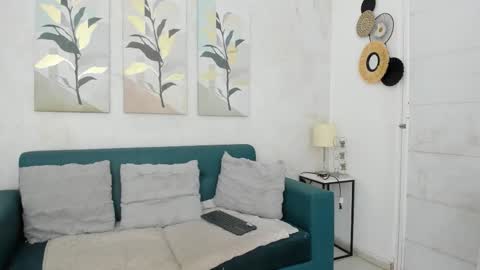 Kari  online show from November 2025 06:56:02 PM