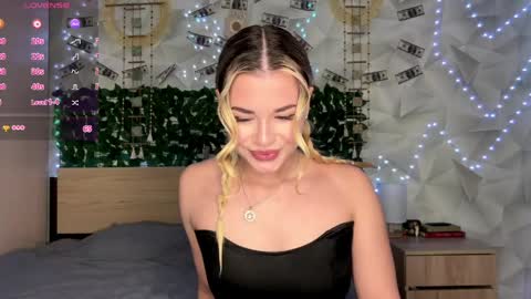 Snapshot of karina_vibe chatting on May 2026 11:07:01 AM Karina online show from May 2026 11:07:01 AM