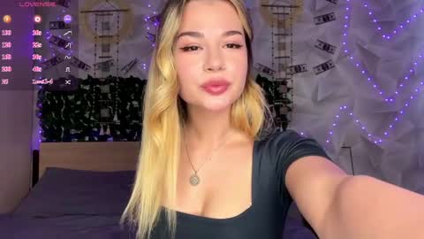 Snapshot of karina_vibe chatting on May 2026 11:15:02 AM Karina online show from May 2026 11:15:02 AM