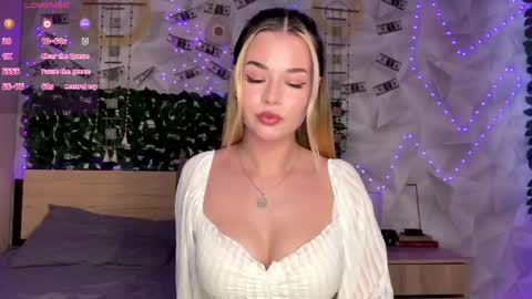 Snapshot of karina_vibe chatting on May 2026 11:04:01 AM Karina online show from May 2026 11:04:01 AM