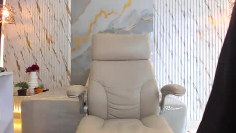 Karina online show from November 2025 07:41:02 PM