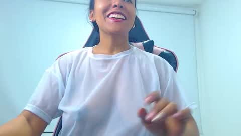 Snapshot of karla_l0ve chatting on April 2026 02:06:01 AM Karla online show from April 2026 02:06:01 AM