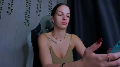 Snapshot of karla_lim chatting on November 2025 09:21:02 AM karla_lim online show from November 2025 09:21:02 AM