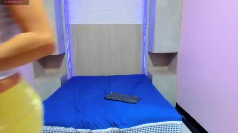 Snapshot of karlacollins_ chatting on December 2025 12:09:01 PM Karla online show from December 2025 12:09:01 PM