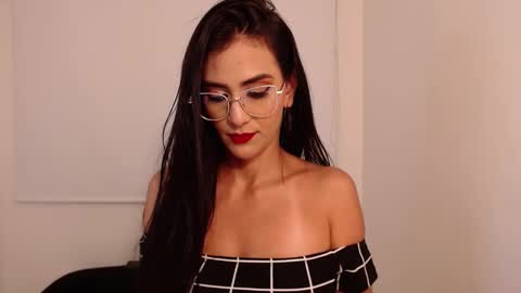 Snapshot of karlota_hank chatting on March 2025 01:11:01 AM Karlis online show from March 2025 01:11:01 AM