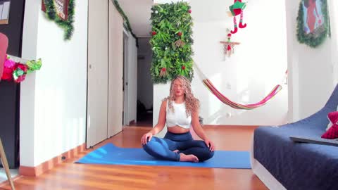 Karlye online show from December 2024 01:05:02 PM