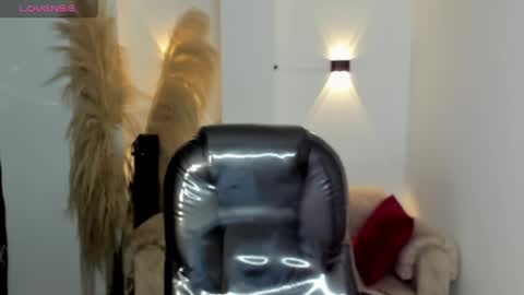 KARLYE online show from April 2026 02:11:02 AM