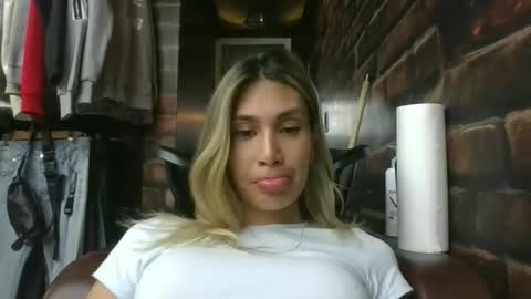 karol28g online show from February 2026 12:04:02 AM