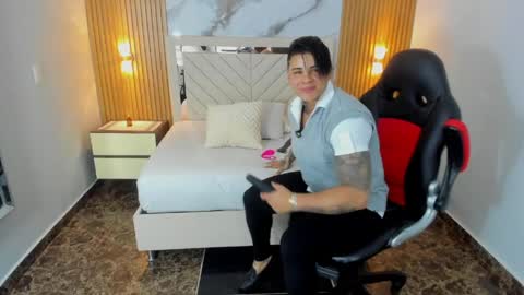 Snapshot of karolandluna chatting on May 2026 12:46:01 PM Karol and Luna online show from May 2026 12:46:01 PM