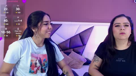 Snapshot of karolandmichel chatting on January 2025 11:43:01 AM Karol and Michel online show from January 2025 11:43:01 AM