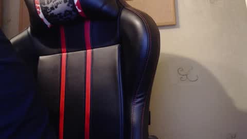 Karol  online show from November 2025 03:01:02 PM