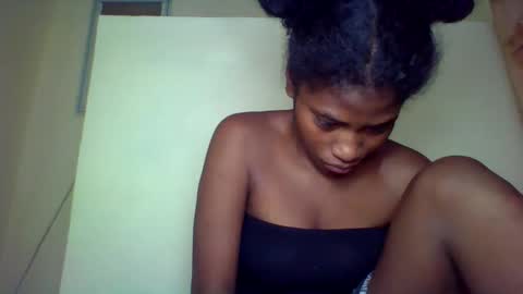 karoliee online show from April 2026 06:27:01 PM