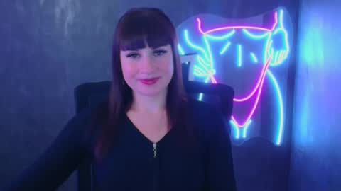 Snapshot of karolina_mia chatting on December 2024 09:43:02 AM Caroline online show from December 2024 09:43:02 AM