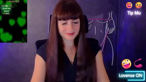 Snapshot of karolina_mia chatting on September 2025 05:44:01 AM Caroline online show from September 2025 05:44:01 AM