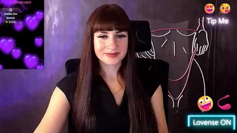 Snapshot of karolina_mia chatting on October 2025 08:34:02 AM Caroline online show from October 2025 08:34:02 AM