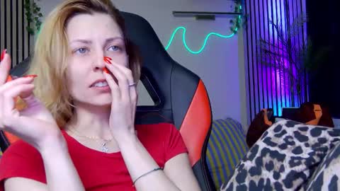 karoline121 online show from February 2026 09:21:01 PM