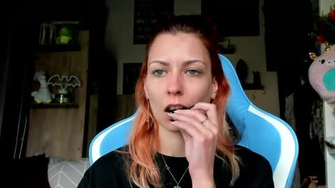 karoline121 online show from April 2026 05:00:02 AM
