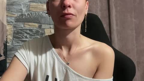 karoline121 online show from May 2026 07:19:01 PM