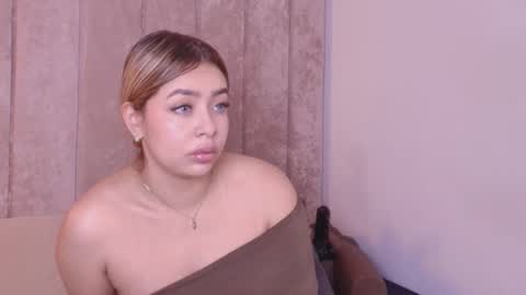 Karolina online show from March 2026 03:32:01 AM