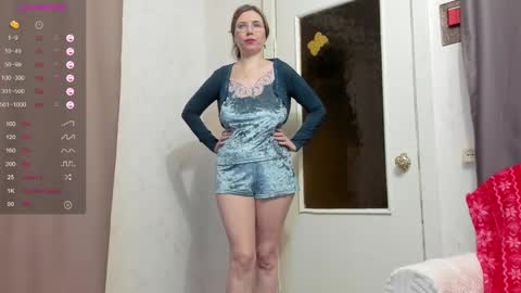 Snapshot of karolinecher chatting on December 2024 10:23:02 AM Karoline online show from December 2024 10:23:02 AM