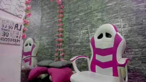 KAROLL online show from February 2026 12:37:02 PM