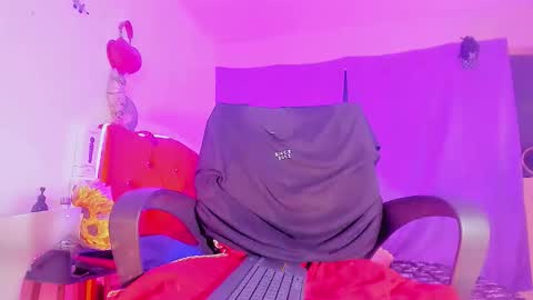 Snapshot of karoll_scoott chatting on December 2025 11:28:02 AM karol online show from December 2025 11:28:02 AM