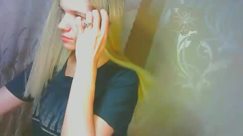 Snapshot of karolynafox chatting on September 2025 10:15:02 AM Caroline Fox online show from September 2025 10:15:02 AM