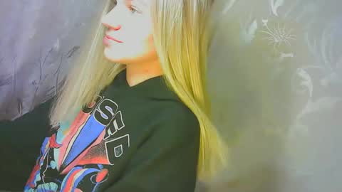 Snapshot of karolynafox chatting on September 2025 10:52:02 AM Caroline Fox online show from September 2025 10:52:02 AM