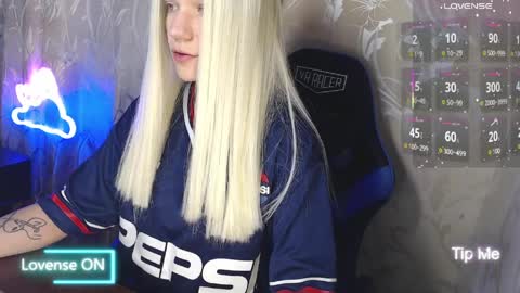 Caroline Fox online show from April 2026 09:43:02 AM