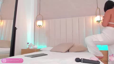 Snapshot of kassia_kim chatting on November 2025 05:13:02 AM Kassia online show from November 2025 05:13:02 AM