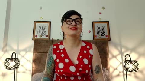 kat paradisse online show from February 2026 12:00:01 PM