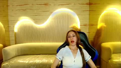 Katalina  online show from May 2026 08:15:01 PM