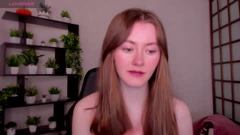 Snapshot of kate_cuddle chatting on April 2026 02:31:01 AM Kate online show from April 2026 02:31:01 AM
